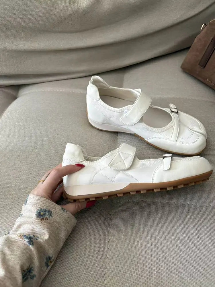Women Split Toe Mary Jane Shoes Soft Flat Sole Metal Buckle Strap Retro Casual Walking Shoes For Daily Street Outdoor Daily Wear