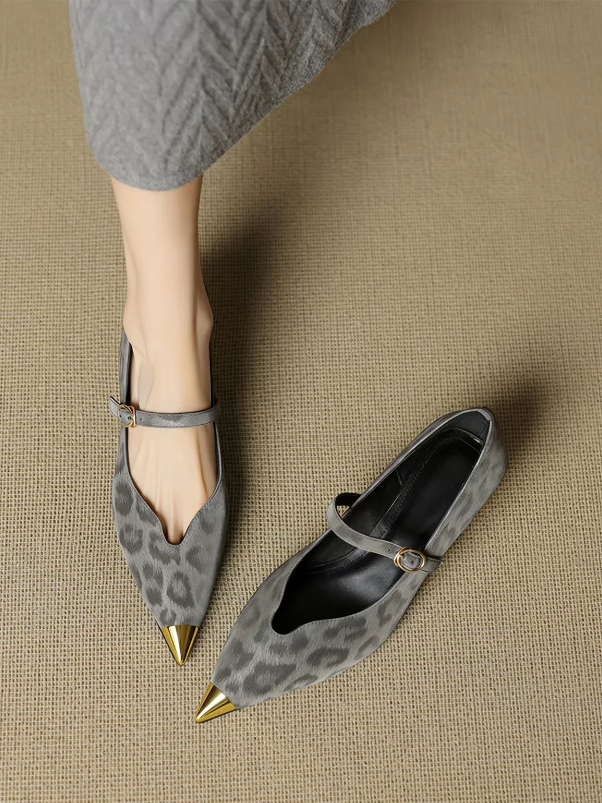 French-style Commuting Leopard Print Slimming Pointed V-cut Flats, Elegant 4.5cm Low-heel Mary Jane Shoes with A Strap