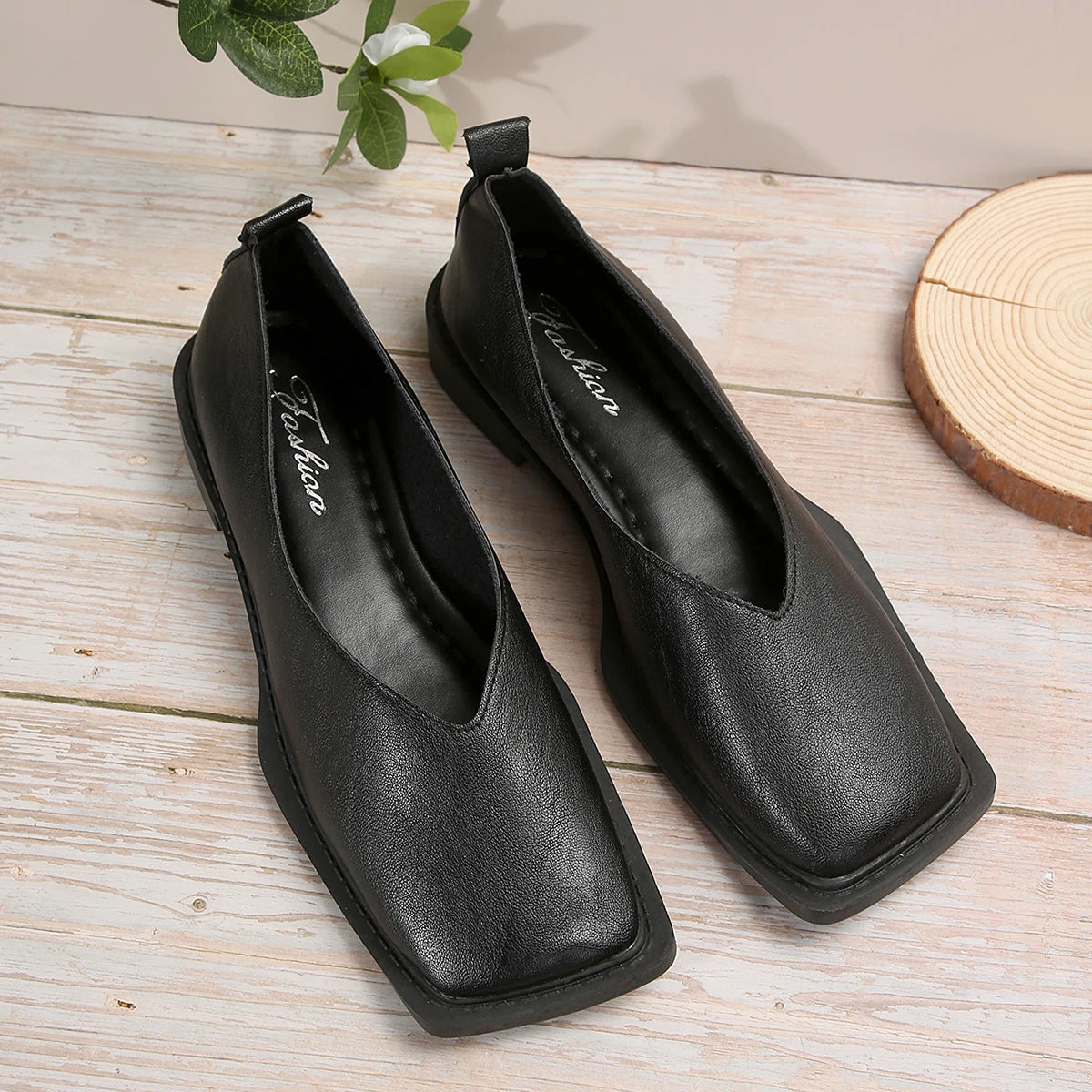 Women's Comfortable Low Heels Pumps Casual Slip-ons Shoes Fahsion Square Toe V-shaped Shallow Leather Thin Shoes Retro Loafers
