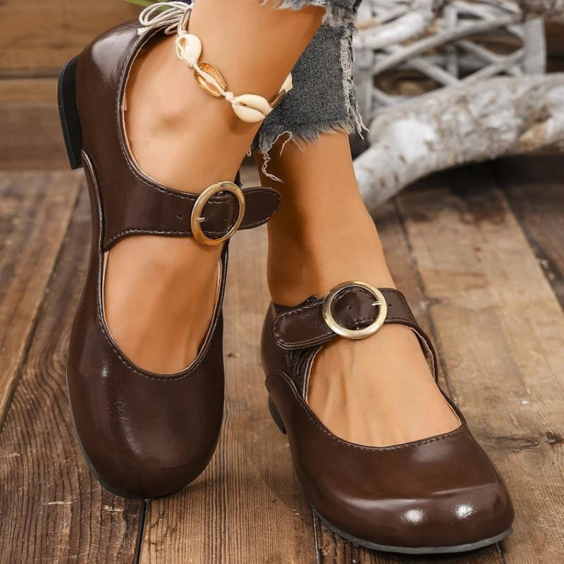 Women's Fashion New Buckle Design Comfortable Low-top Shoes Spring and Summer Plus Size Round Head Anti-slip Casual Shoes.