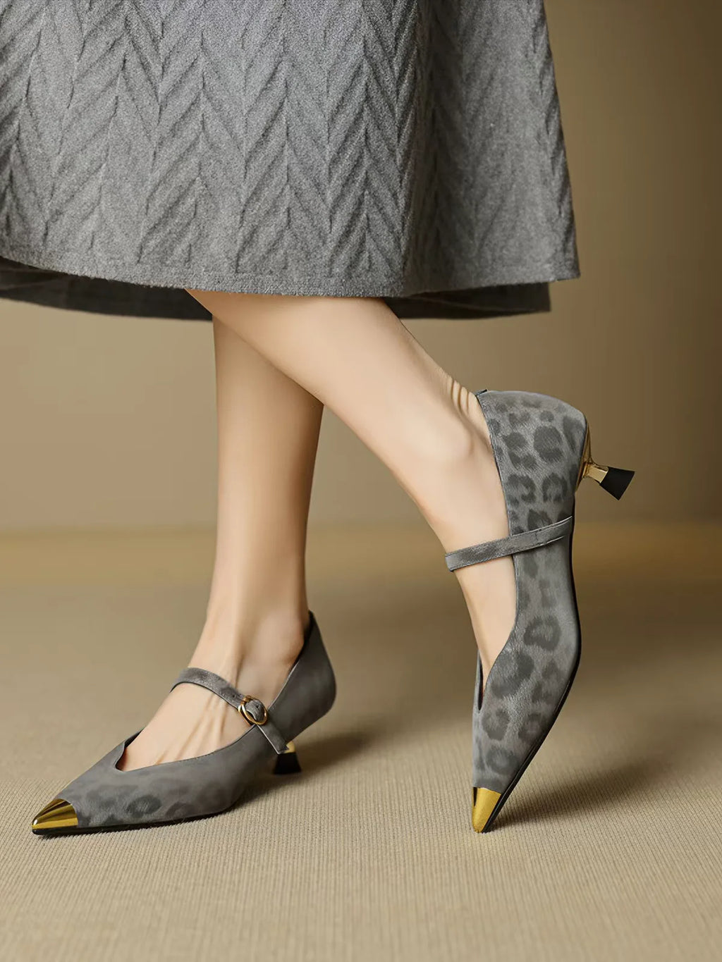 French-style Commuting Leopard Print Slimming Pointed V-cut Flats, Elegant 4.5cm Low-heel Mary Jane Shoes with A Strap