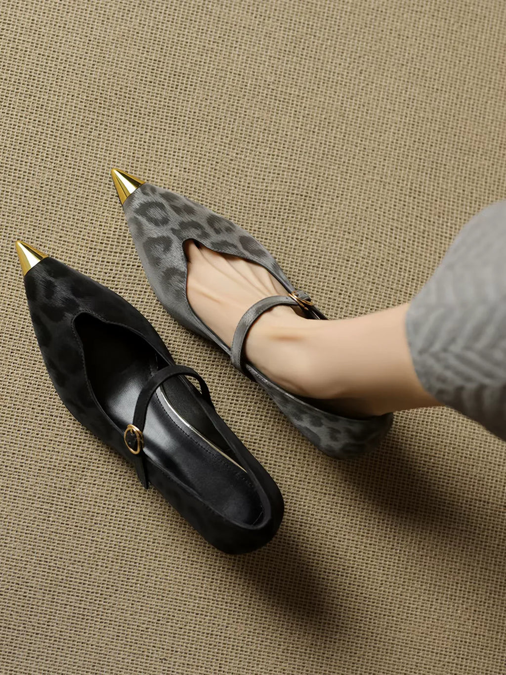 French-style Commuting Leopard Print Slimming Pointed V-cut Flats, Elegant 4.5cm Low-heel Mary Jane Shoes with A Strap