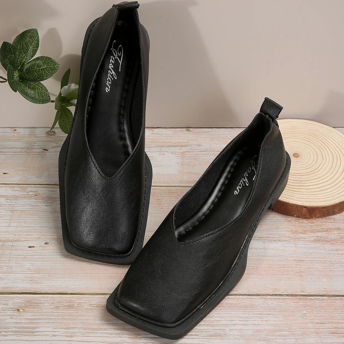 Women's Comfortable Low Heels Pumps Casual Slip-ons Shoes Fahsion Square Toe V-shaped Shallow Leather Thin Shoes Retro Loafers